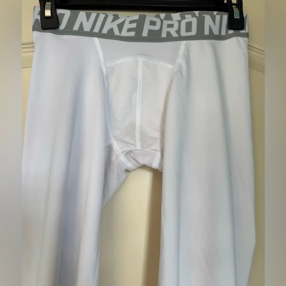 Nike Pro Compression Cropped 3/4 Length Leggings